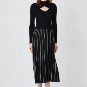 Fangyan | Ines Black V-neck Knit Top